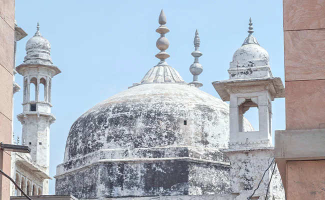 ज्ञानवापी मस्जिद और श्रृंगार गौरी मंदिर मामले में वाराणसी के जिला जज को सुनवाई का क्रम तय करना है