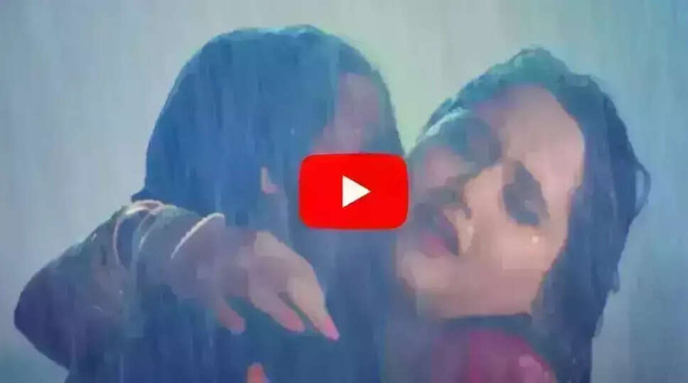 Kajal Raghwani को बाहों में भरकर खेसारी लाल यादव करने लगे ये काम&hellip;. वायरल हुआ वीडियो