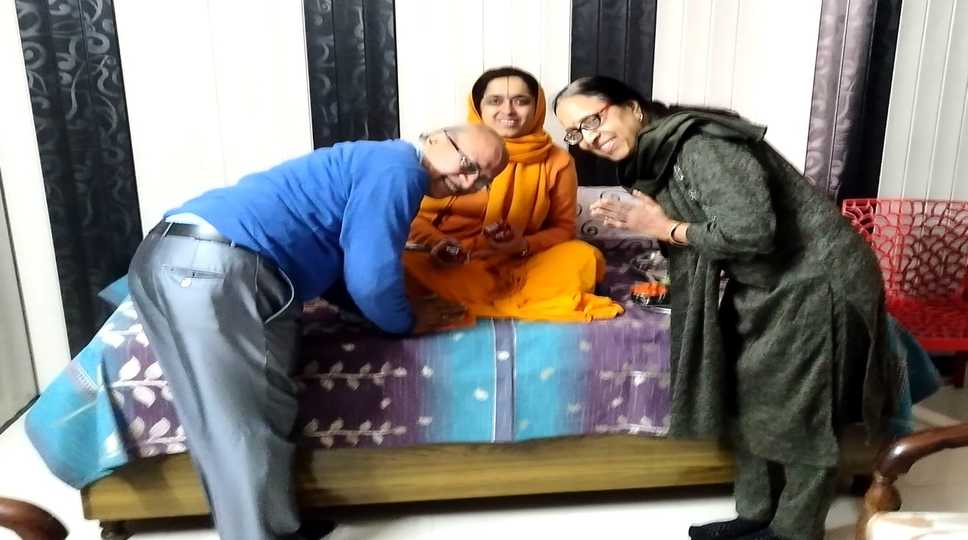 Swami Kripalu Maharaj's disciple Dnyaneshwari Devi stayed at Suman Mittal's house.