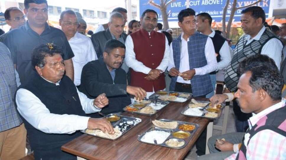 अटल किसान मजदूर कैंटीन