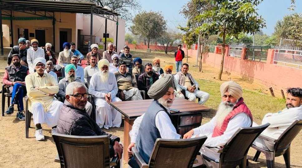 Lakhwinder Singh did public relations in the villages regarding the tractor march. National leaders Jagjit Singh Dalewal, Jarnail Singh Chahal, Abhimanyu Kohar will address the farmers in village Jhorad Rohi.