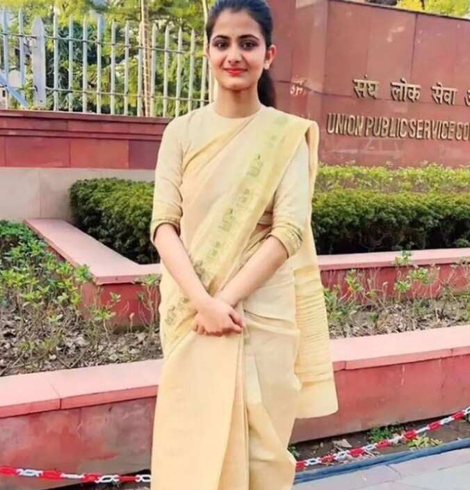 IAS Divya Tanwar