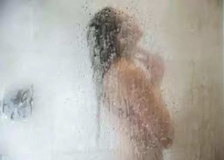 Girls Bath: लड़कियों और महिलाओं का बिल्कुल निर्वस्त्र होकर स्नान करने पर क्यों है मनाही, क्या होता है नुकसान ?3
